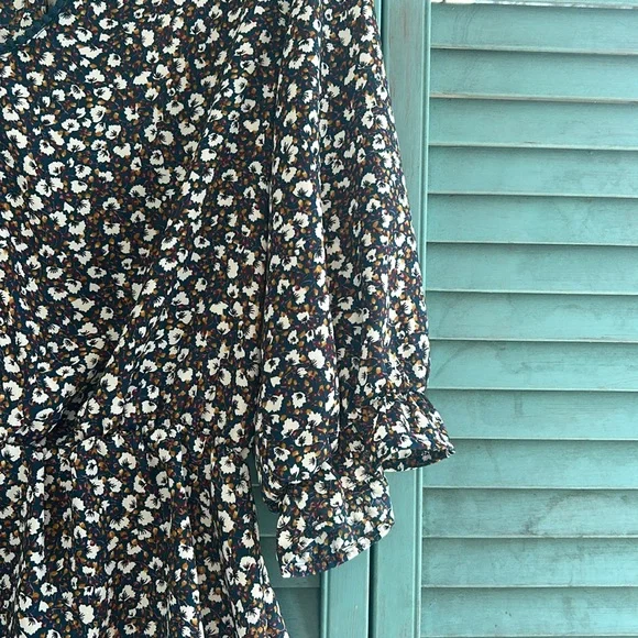 Sienna Sky Blue and White Floral Blouse - Picture 3 of 4